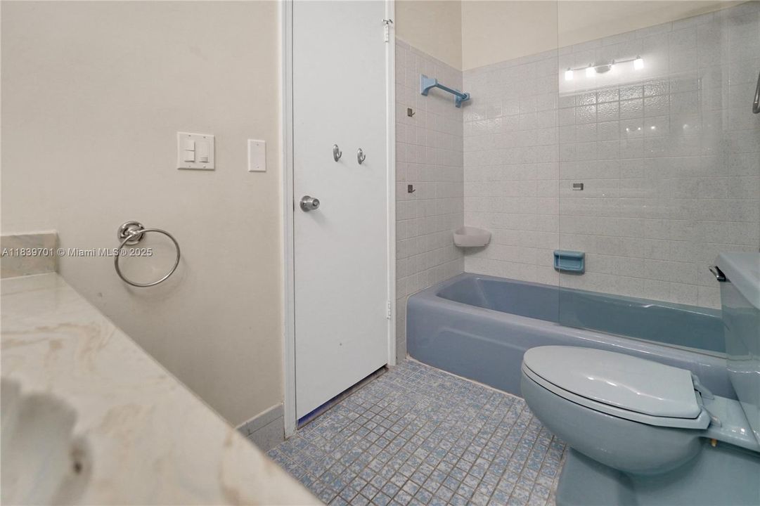 Recently Rented: $10,900 (4 beds, 3 baths, 2434 Square Feet)