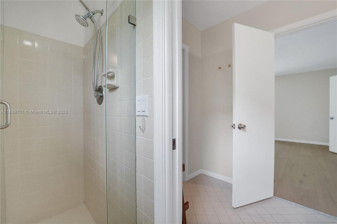 Recently Rented: $10,900 (4 beds, 3 baths, 2434 Square Feet)