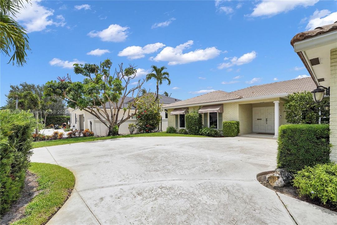 Recently Rented: $10,900 (4 beds, 3 baths, 2434 Square Feet)