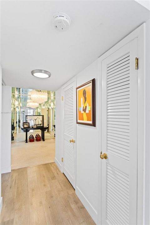 合同活跃: $1,700,000 (4 贝兹, 4 浴室, 2827 平方英尺)