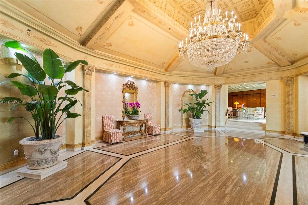 合同活跃: $1,700,000 (4 贝兹, 4 浴室, 2827 平方英尺)