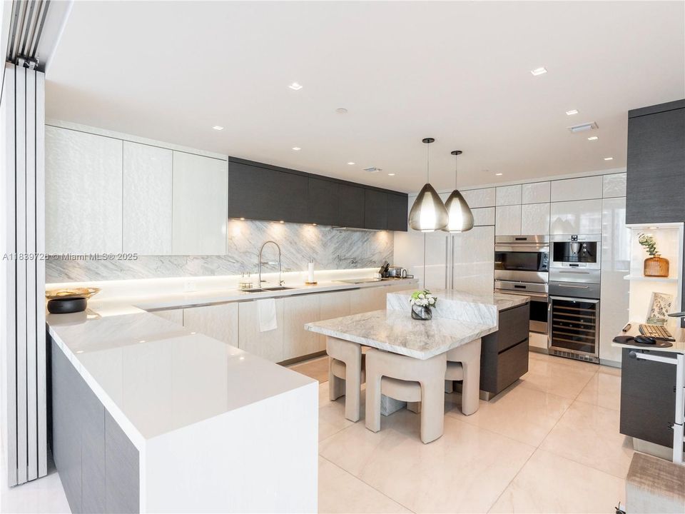 Active With Contract: $5,250,000 (3 beds, 5 baths, 4054 Square Feet)