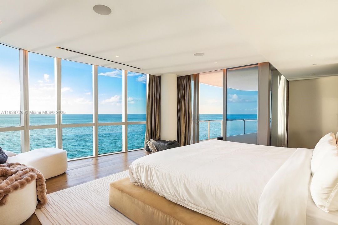 Active With Contract: $5,250,000 (3 beds, 5 baths, 4054 Square Feet)