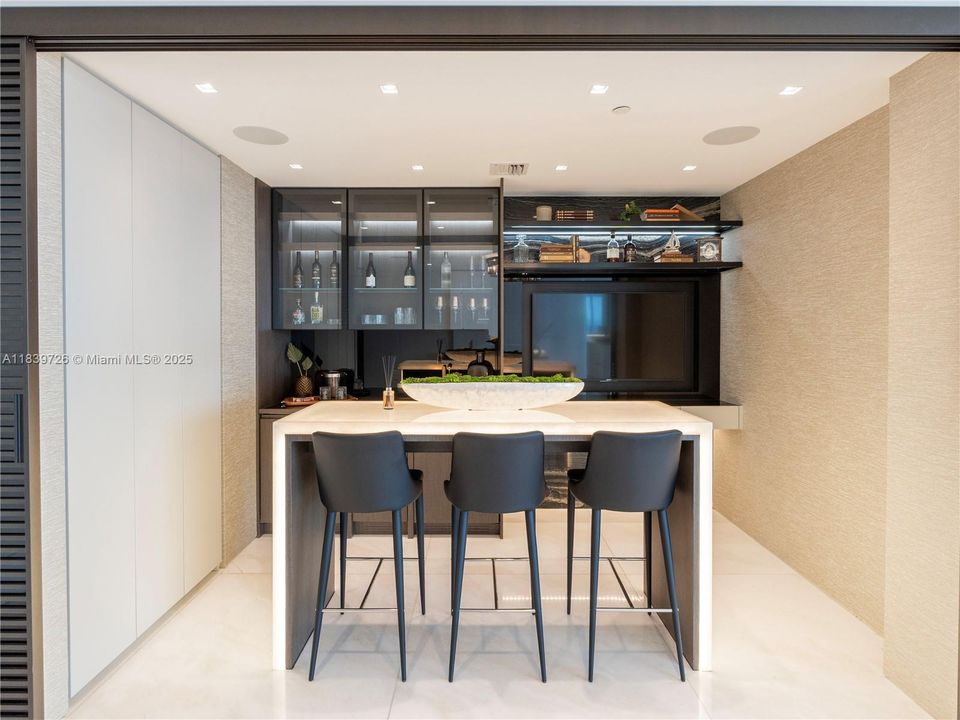 Active With Contract: $5,250,000 (3 beds, 5 baths, 4054 Square Feet)