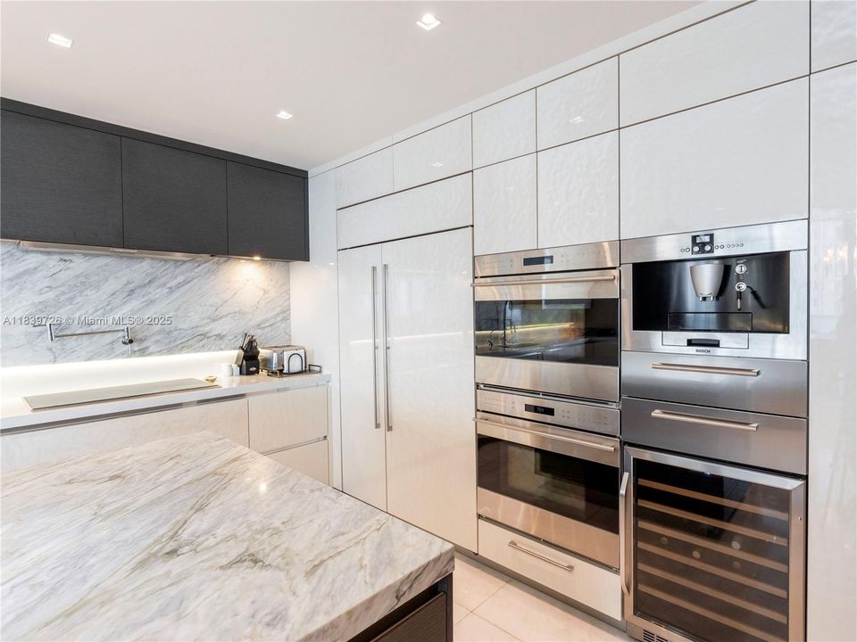 Active With Contract: $5,250,000 (3 beds, 5 baths, 4054 Square Feet)