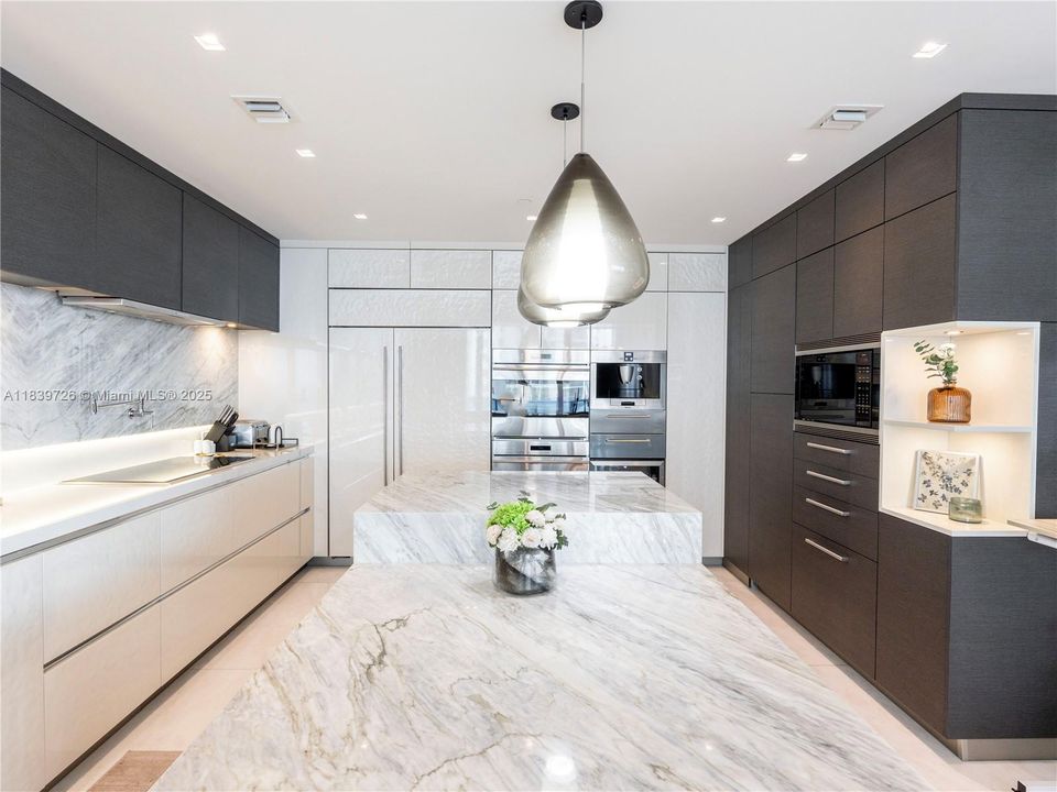 Active With Contract: $5,250,000 (3 beds, 5 baths, 4054 Square Feet)