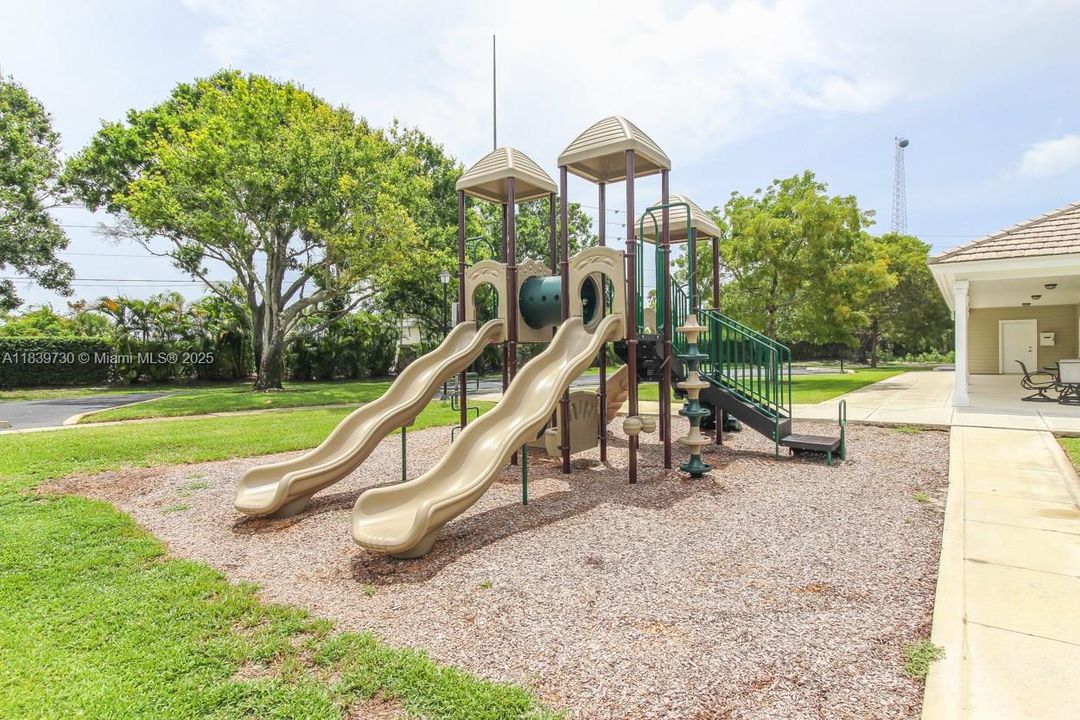 Recently Sold: $1,200,000 (3 beds, 2 baths, 2246 Square Feet)