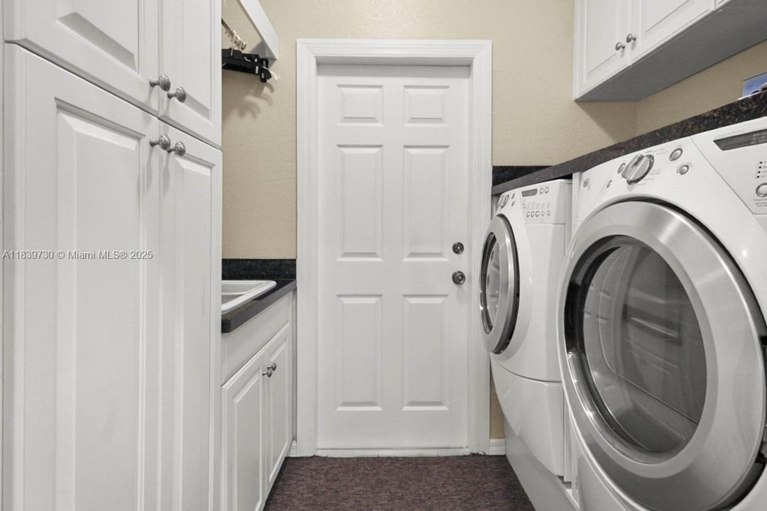 Recently Sold: $1,200,000 (3 beds, 2 baths, 2246 Square Feet)