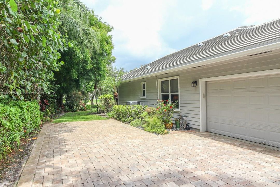 Recently Sold: $1,200,000 (3 beds, 2 baths, 2246 Square Feet)