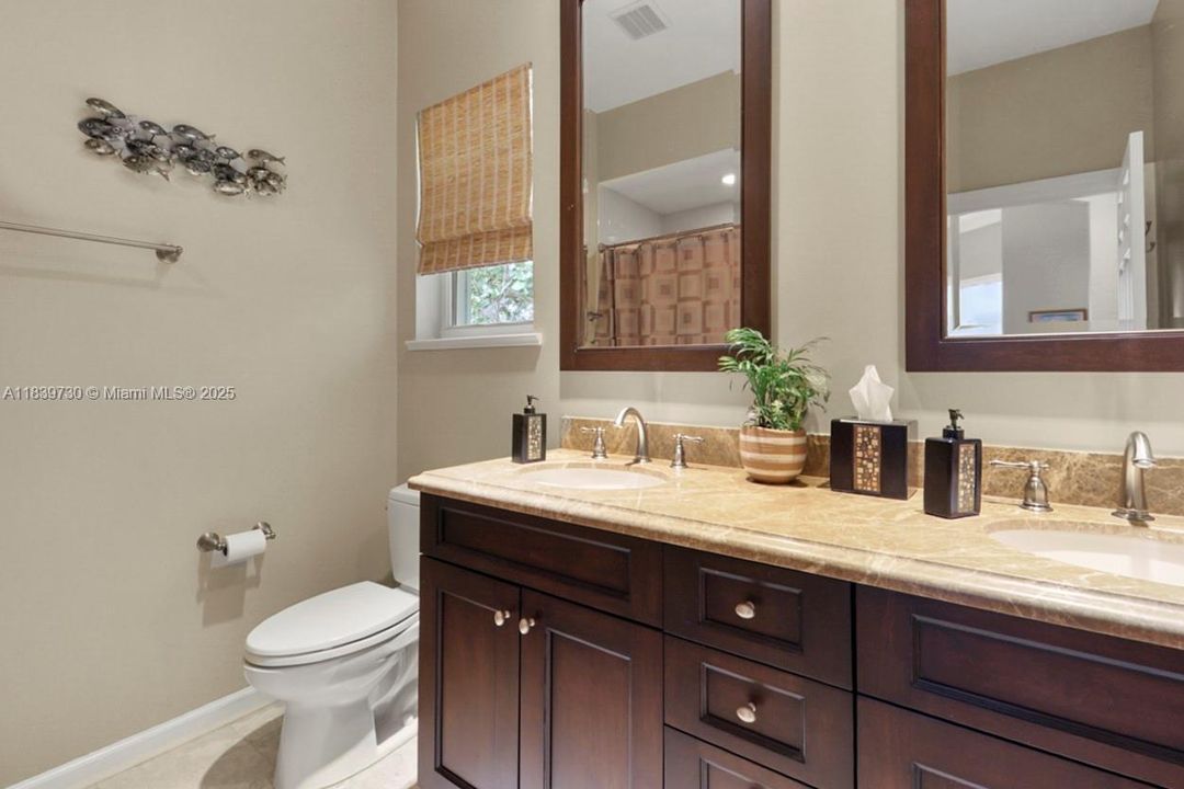 Recently Sold: $1,200,000 (3 beds, 2 baths, 2246 Square Feet)