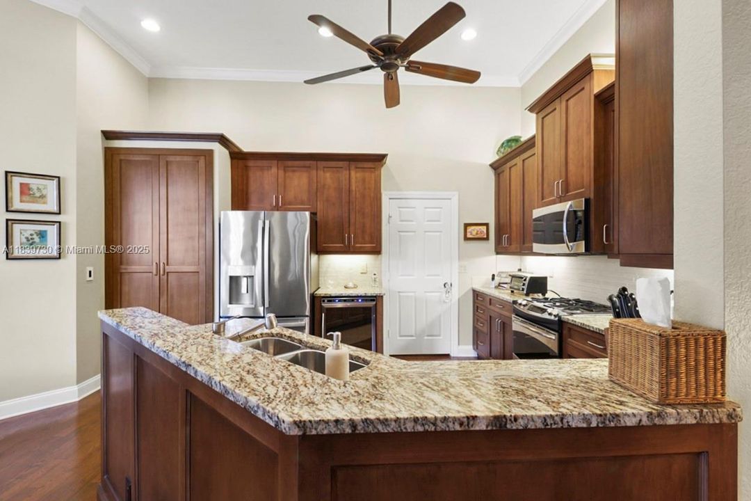 Recently Sold: $1,200,000 (3 beds, 2 baths, 2246 Square Feet)