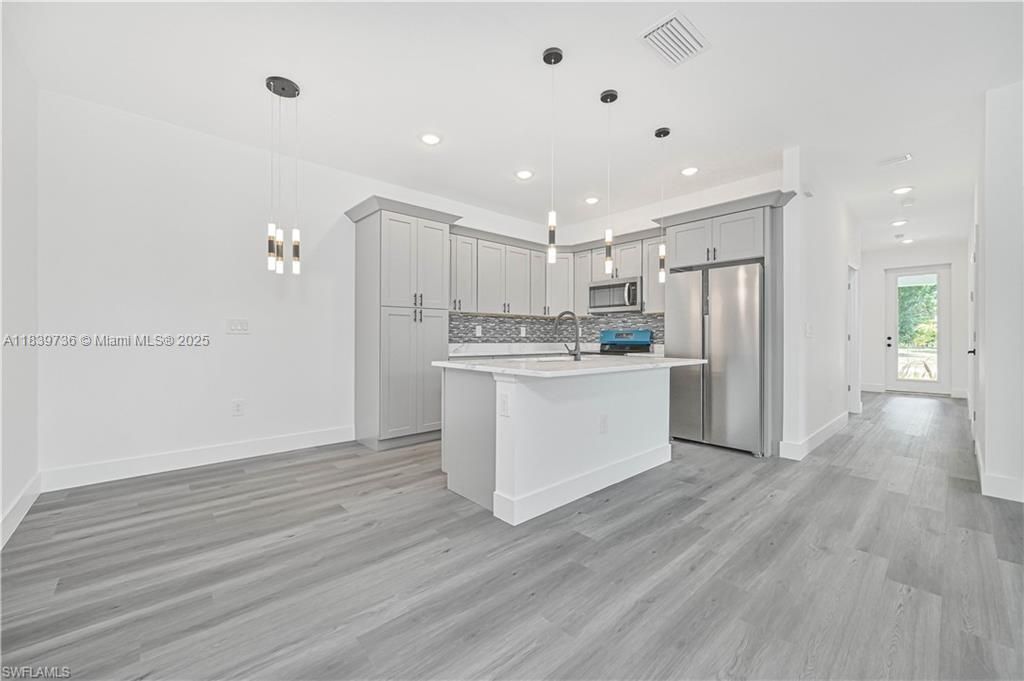 En Venta: $349,000 (4 camas, 2 baños, 0 Pies cuadrados)