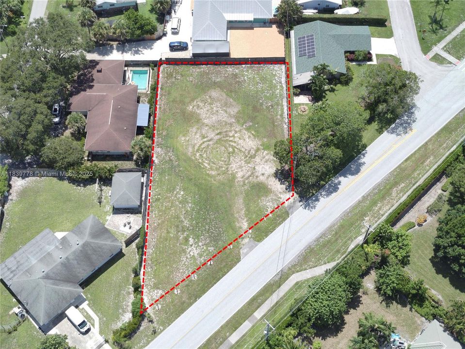 На продажу: $975,000 (0.34 acres)