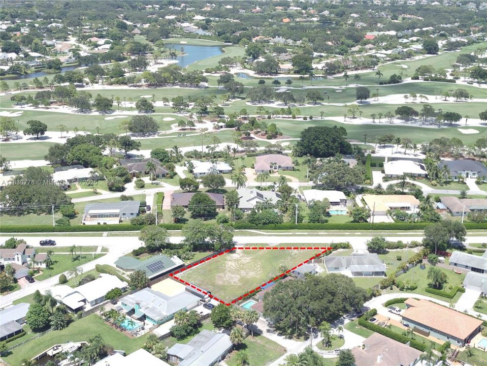 На продажу: $975,000 (0.34 acres)