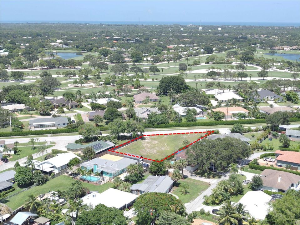 На продажу: $975,000 (0.34 acres)