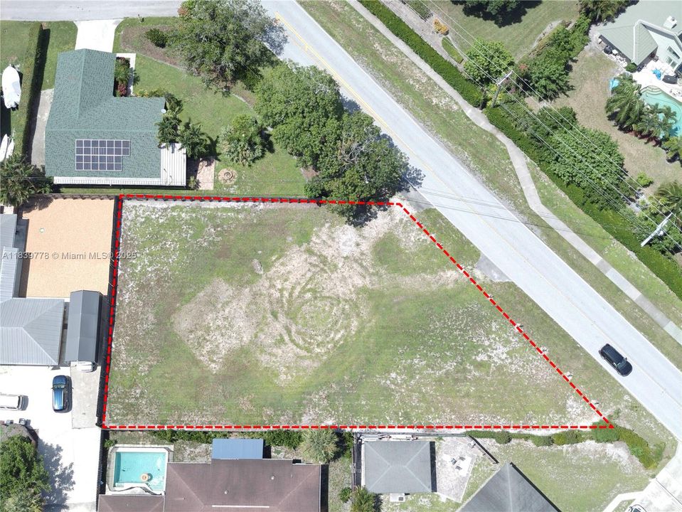 На продажу: $975,000 (0.34 acres)