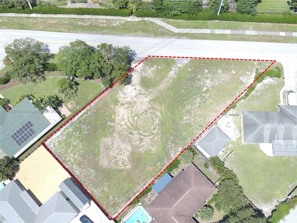 На продажу: $975,000 (0.34 acres)