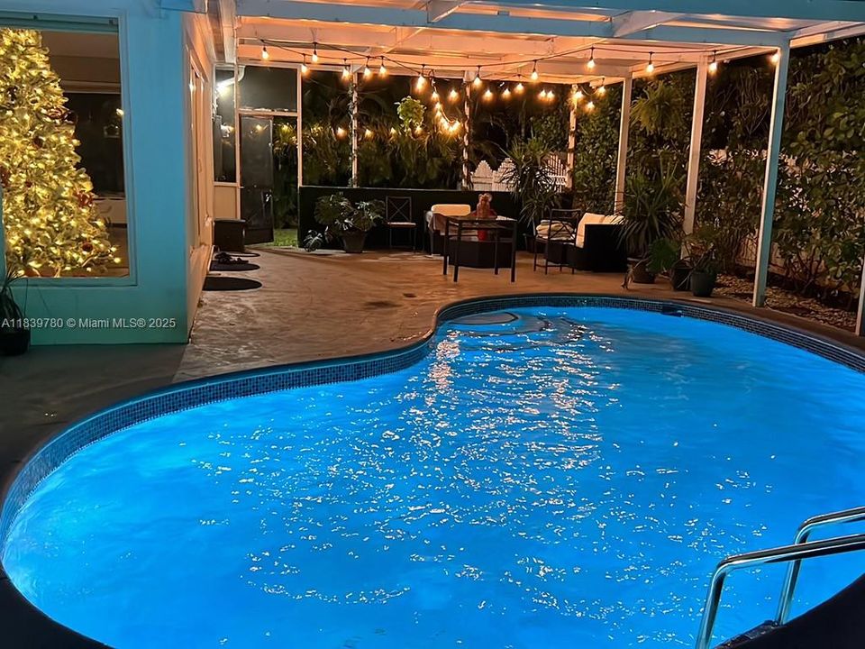 Active With Contract: $4,250 (3 beds, 2 baths, 1812 Square Feet)