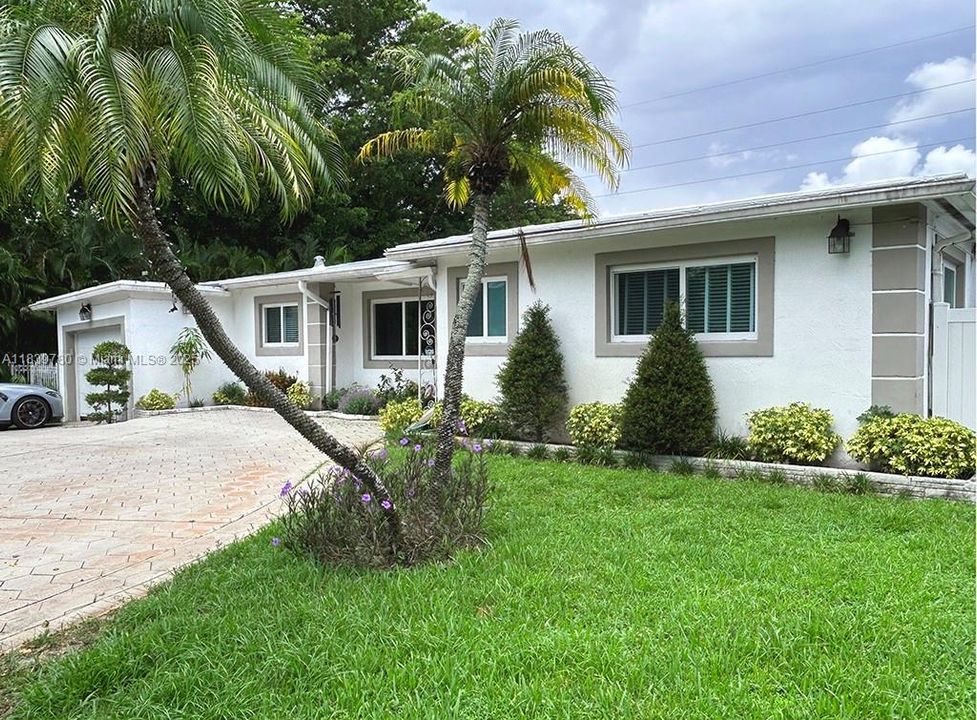 Active With Contract: $4,250 (3 beds, 2 baths, 1812 Square Feet)