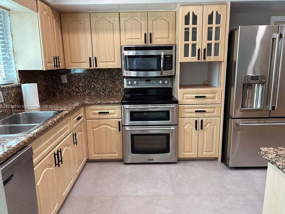 Active With Contract: $4,250 (3 beds, 2 baths, 1812 Square Feet)