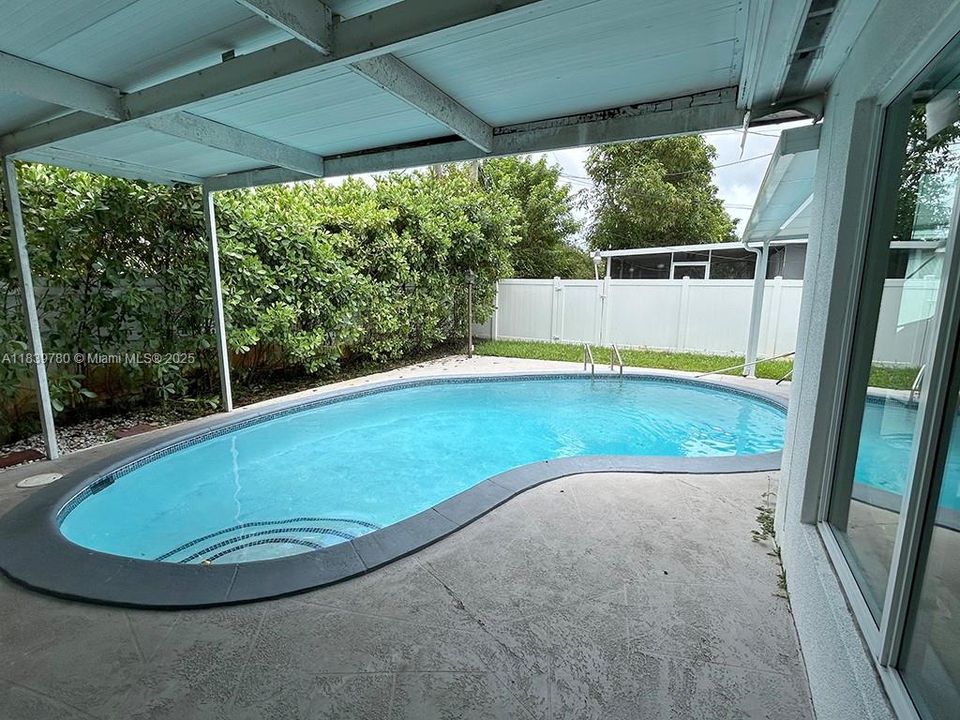 Active With Contract: $4,250 (3 beds, 2 baths, 1812 Square Feet)