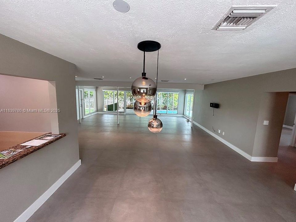 Active With Contract: $4,250 (3 beds, 2 baths, 1812 Square Feet)