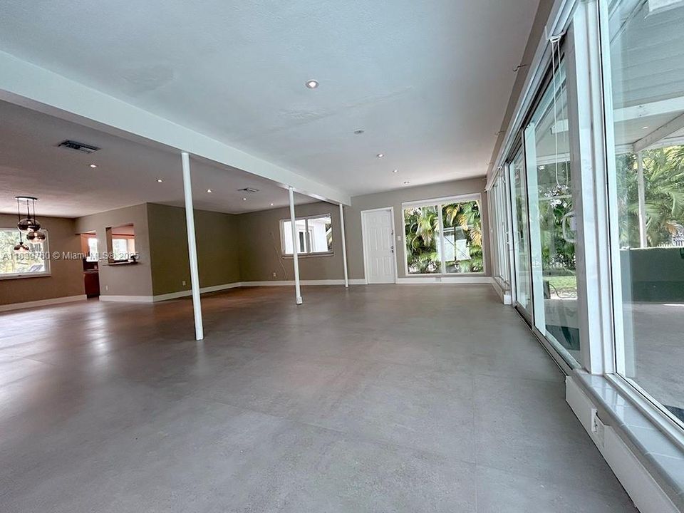 Active With Contract: $4,250 (3 beds, 2 baths, 1812 Square Feet)