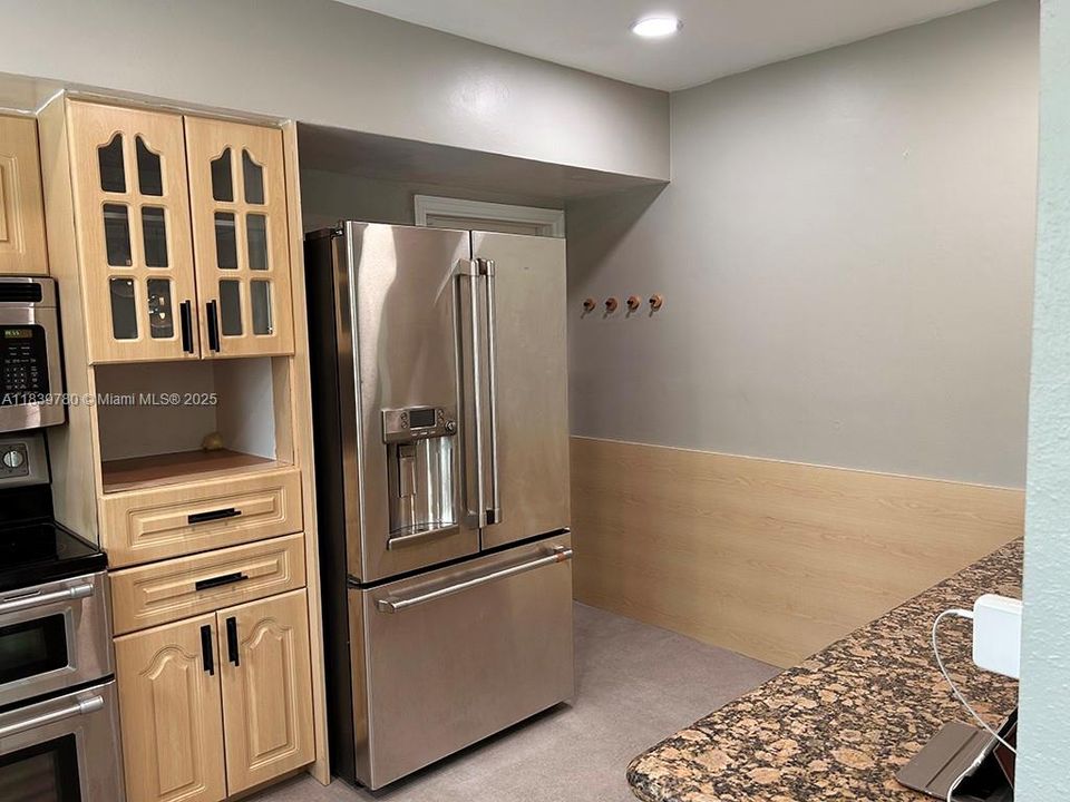 Active With Contract: $4,250 (3 beds, 2 baths, 1812 Square Feet)