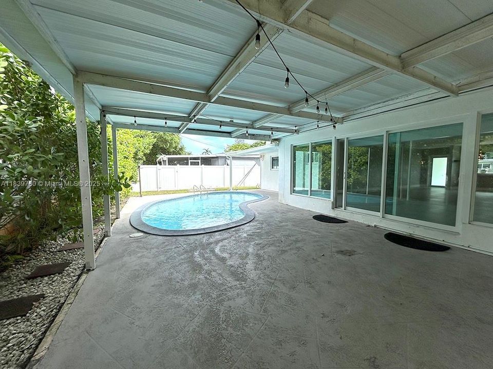 Active With Contract: $4,250 (3 beds, 2 baths, 1812 Square Feet)