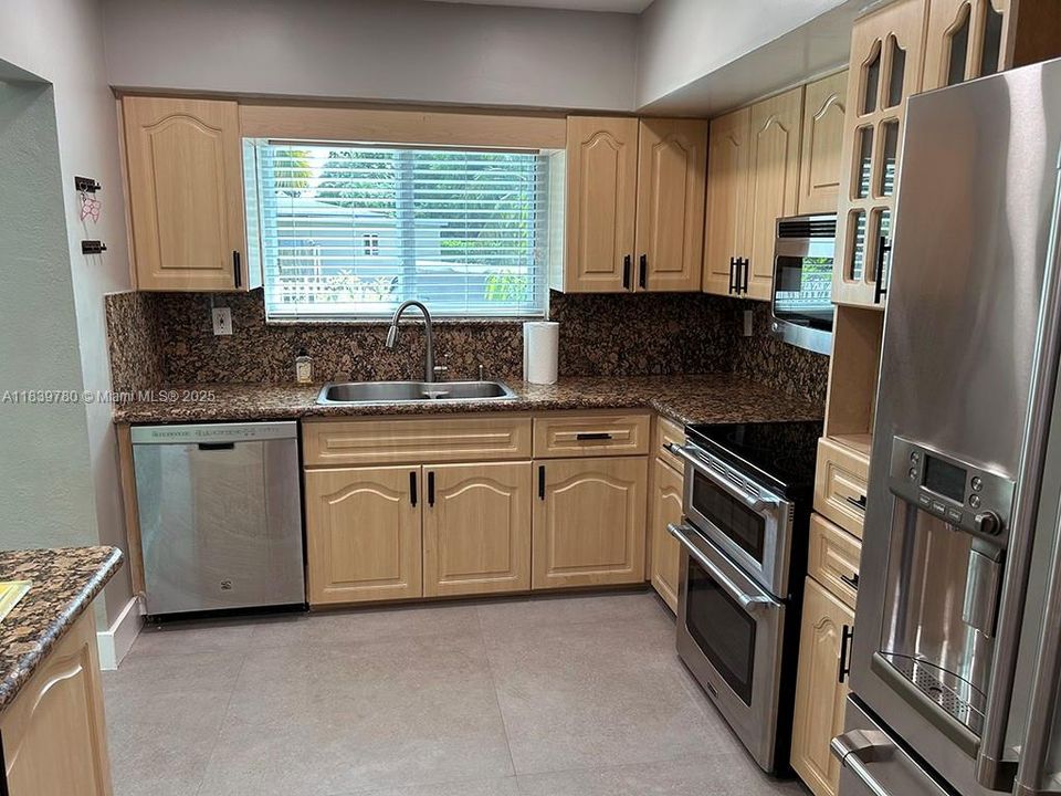 Active With Contract: $4,250 (3 beds, 2 baths, 1812 Square Feet)