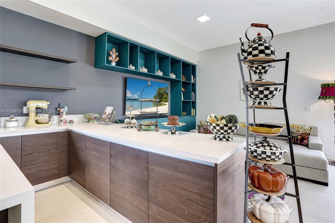 For Rent: $18,500 (5 beds, 6 baths, 7230 Square Feet)