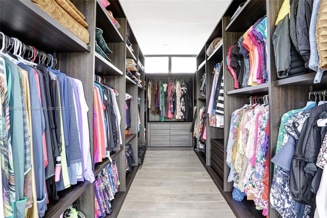 For Rent: $18,500 (5 beds, 6 baths, 7230 Square Feet)