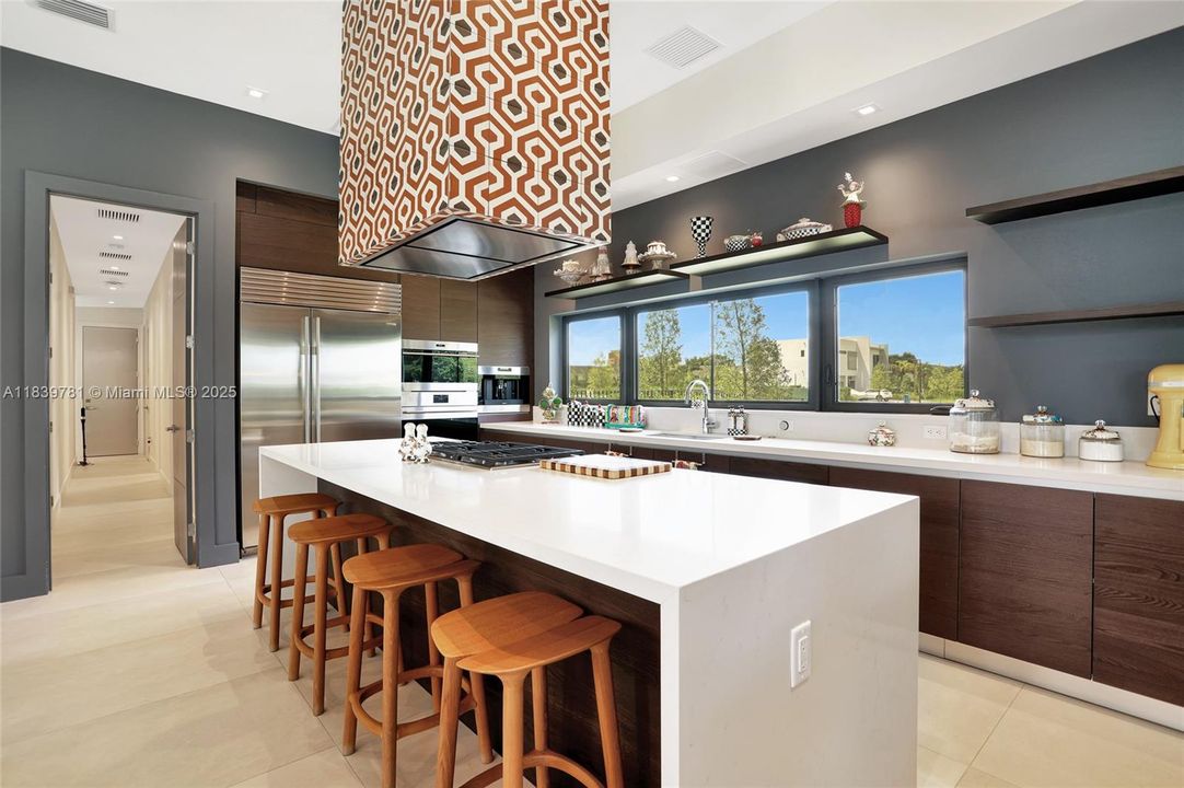 For Rent: $18,500 (5 beds, 6 baths, 7230 Square Feet)