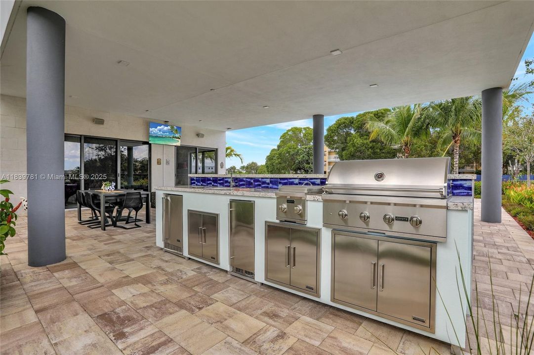 For Rent: $18,500 (5 beds, 6 baths, 7230 Square Feet)