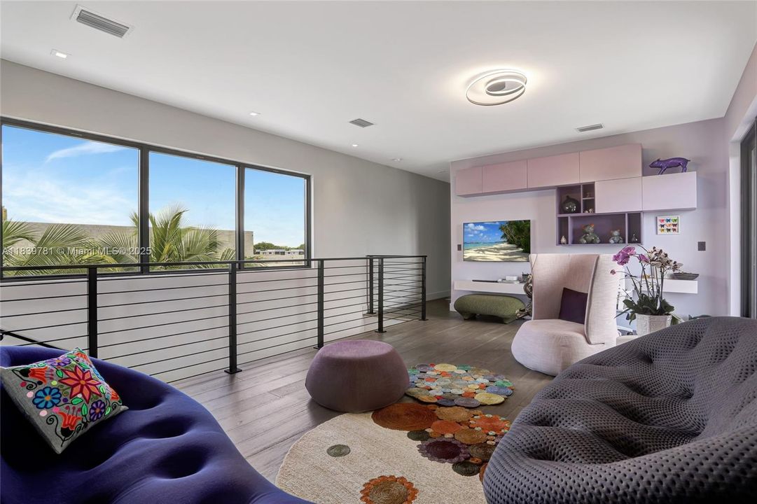 For Rent: $18,500 (5 beds, 6 baths, 7230 Square Feet)