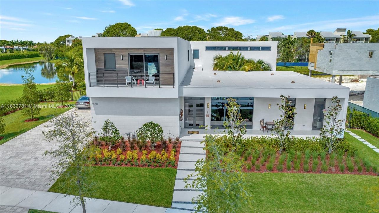 For Rent: $18,500 (5 beds, 6 baths, 7230 Square Feet)