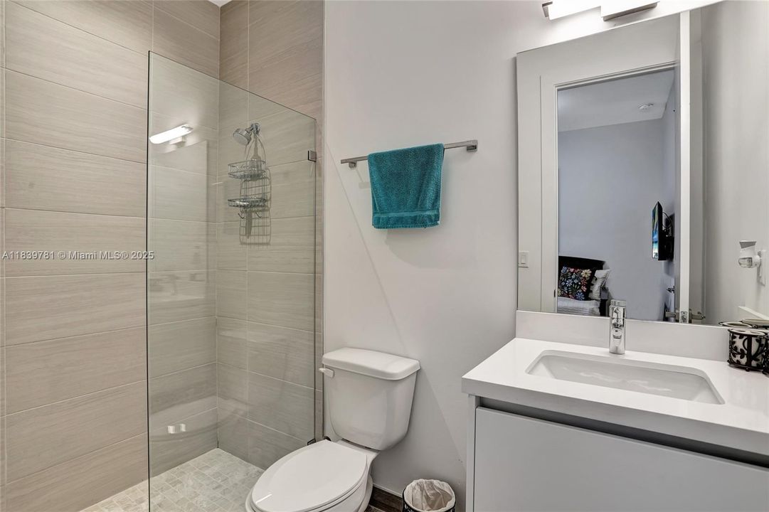 For Rent: $18,500 (5 beds, 6 baths, 7230 Square Feet)