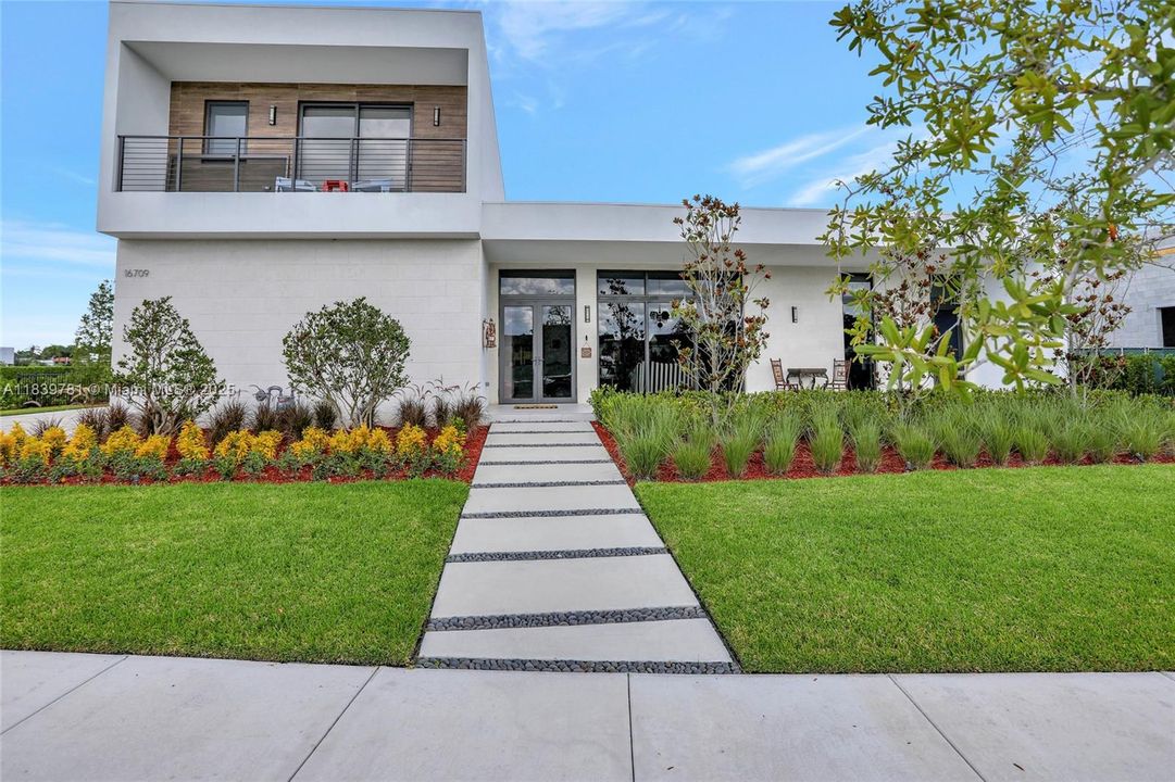 For Rent: $18,500 (5 beds, 6 baths, 7230 Square Feet)