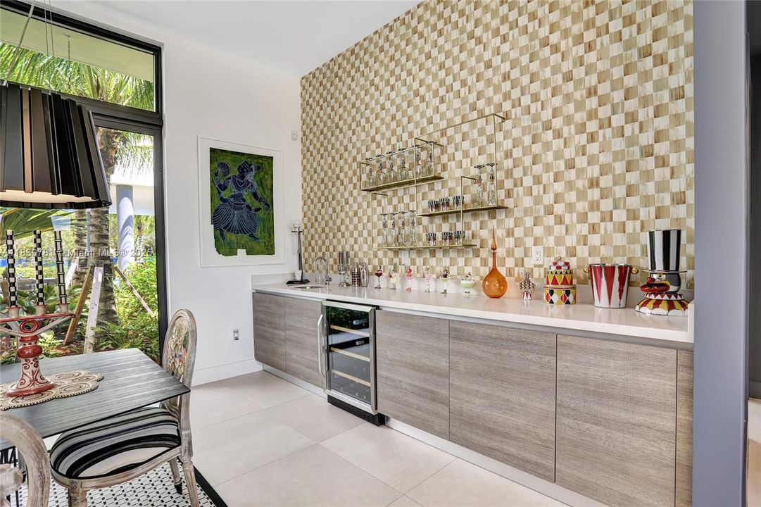 For Rent: $18,500 (5 beds, 6 baths, 7230 Square Feet)