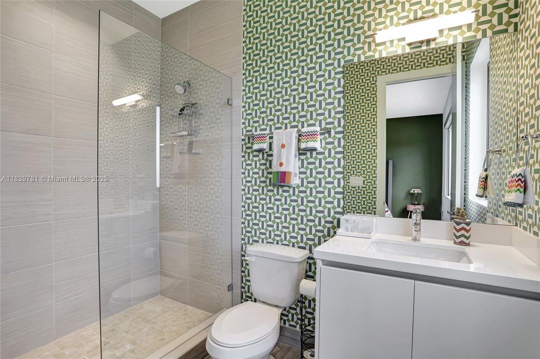 For Rent: $18,500 (5 beds, 6 baths, 7230 Square Feet)