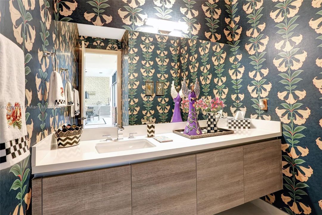 For Rent: $18,500 (5 beds, 6 baths, 7230 Square Feet)