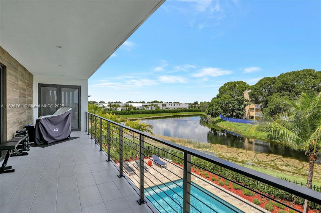 For Rent: $18,500 (5 beds, 6 baths, 7230 Square Feet)