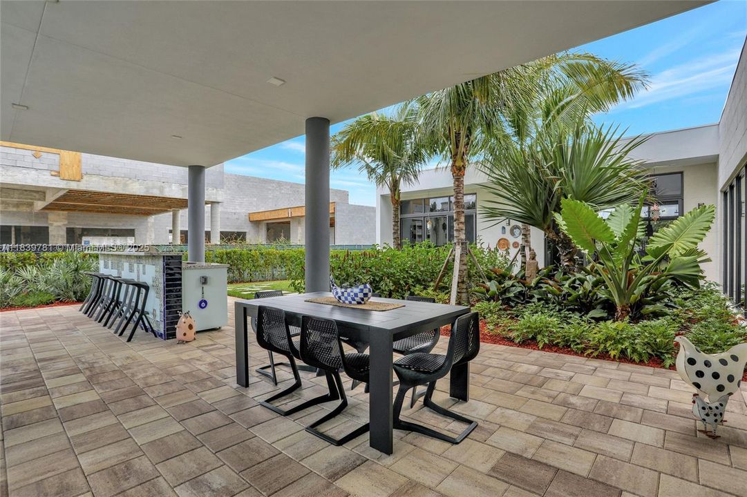 For Rent: $18,500 (5 beds, 6 baths, 7230 Square Feet)