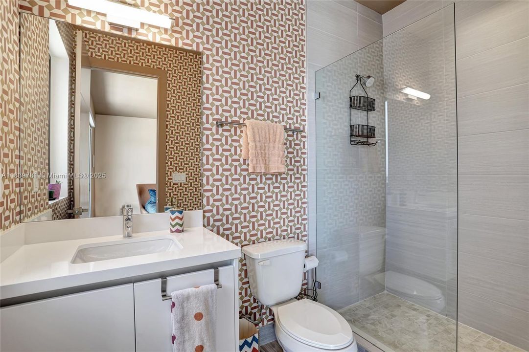 For Rent: $18,500 (5 beds, 6 baths, 7230 Square Feet)