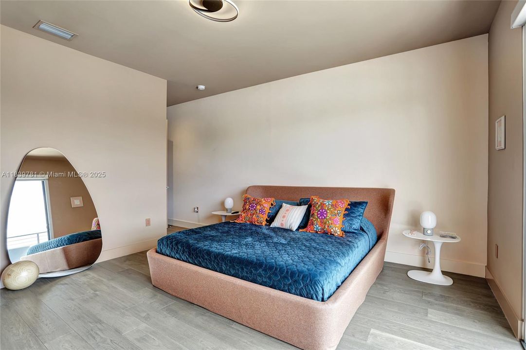 For Rent: $18,500 (5 beds, 6 baths, 7230 Square Feet)