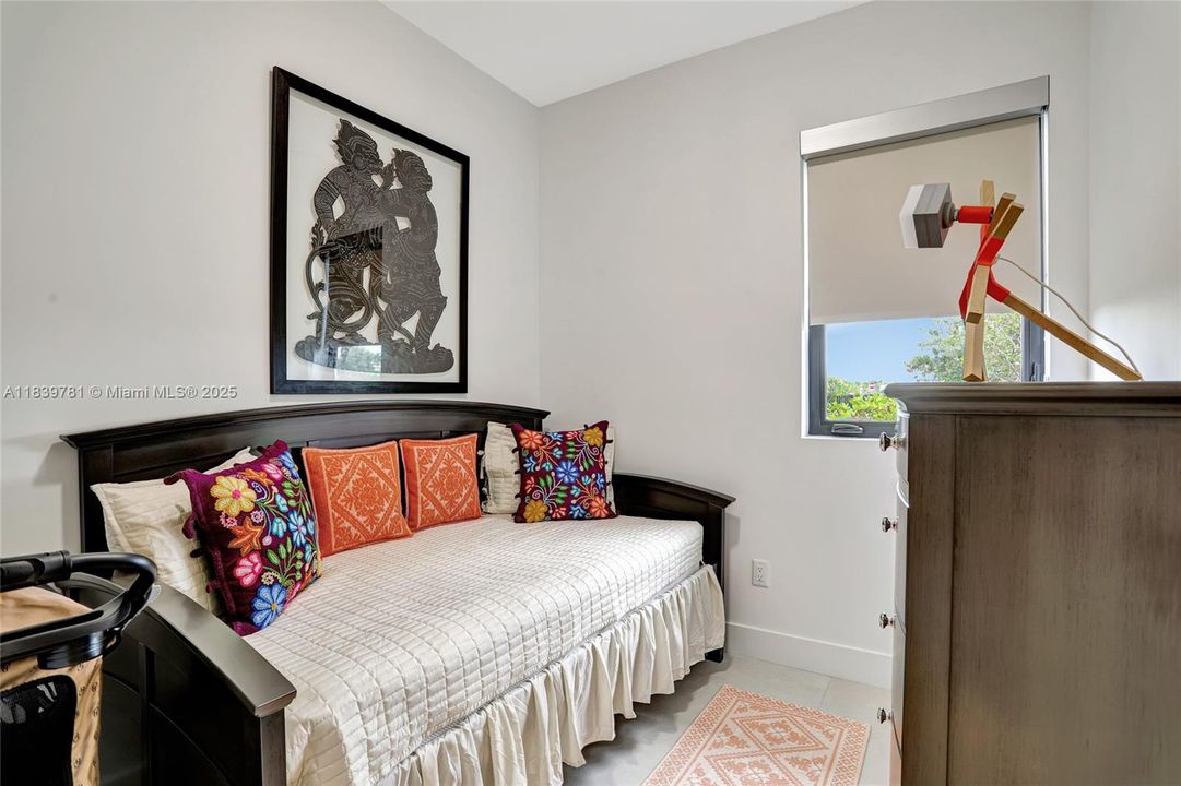 For Rent: $18,500 (5 beds, 6 baths, 7230 Square Feet)