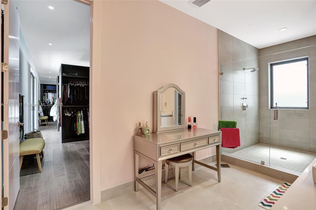 For Rent: $18,500 (5 beds, 6 baths, 7230 Square Feet)