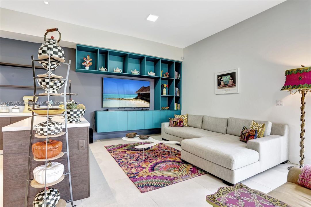 For Rent: $18,500 (5 beds, 6 baths, 7230 Square Feet)