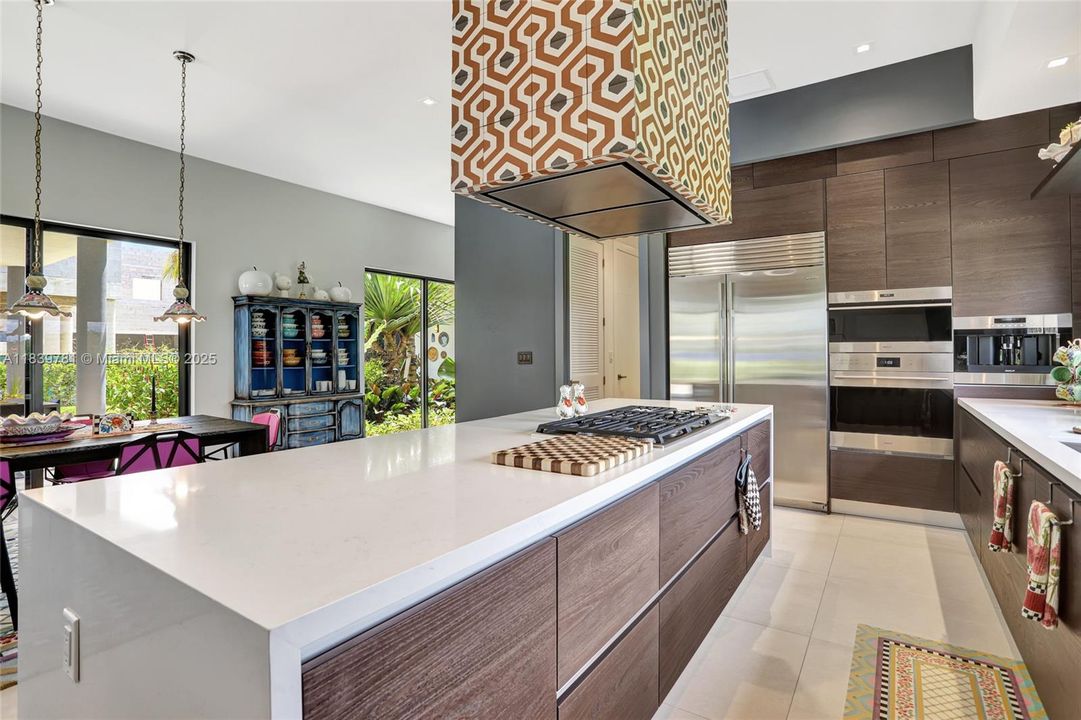 For Rent: $18,500 (5 beds, 6 baths, 7230 Square Feet)