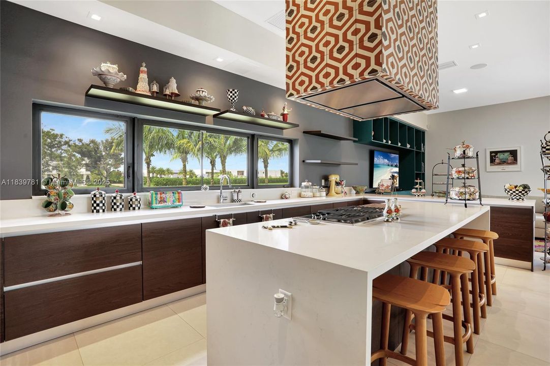 For Rent: $18,500 (5 beds, 6 baths, 7230 Square Feet)